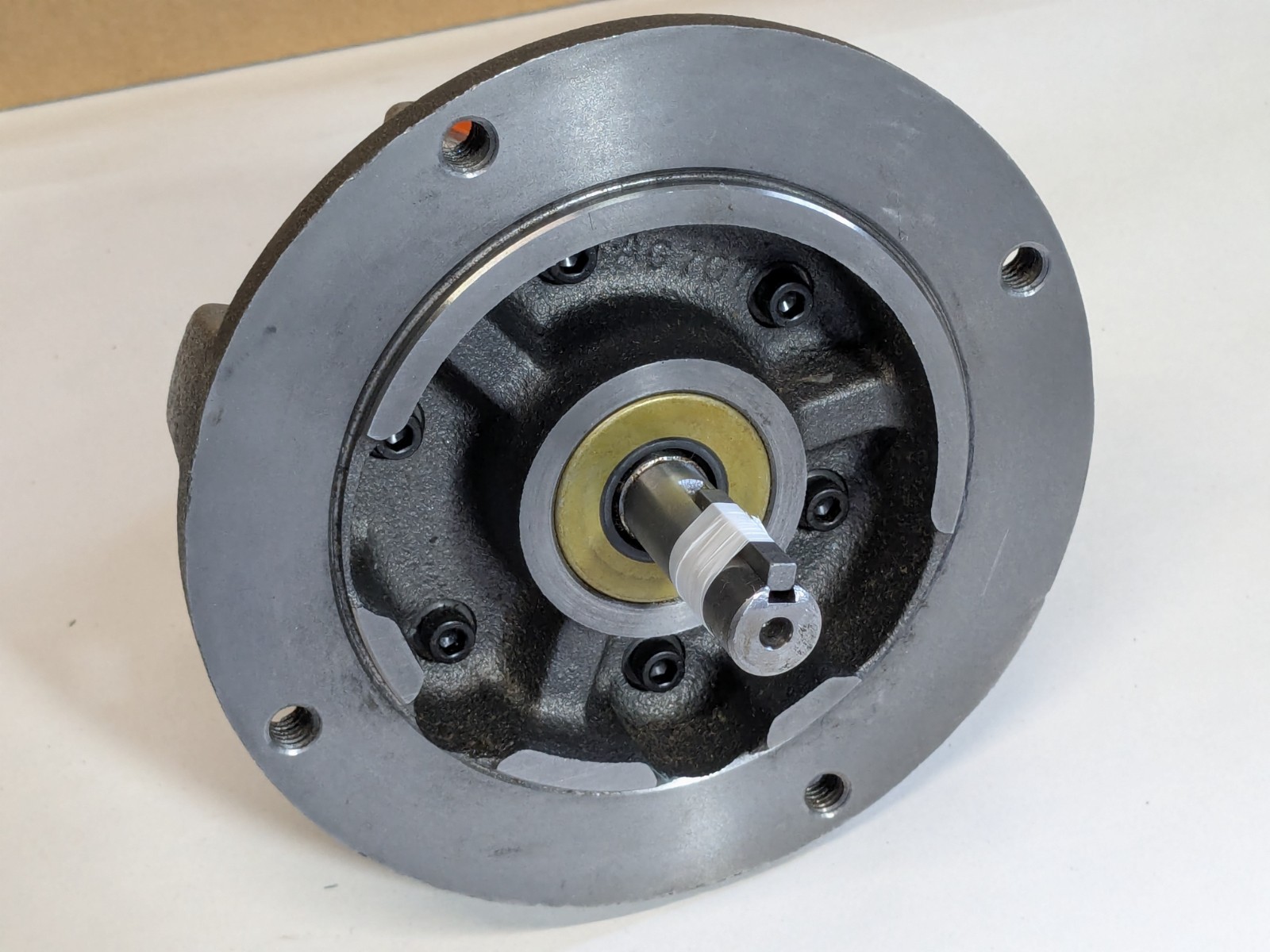Gast Flanged Air Motor w/ Muffler 1.5 HP 5/8″ Reversible Shaft 3000 RPM Max