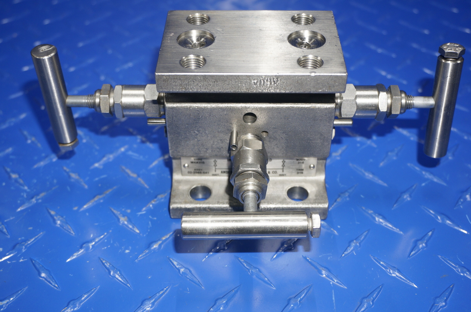 ANDERSON GREENWOOD MANIFOLD M4AVIS 3 VALVE MANIFOLD NSP