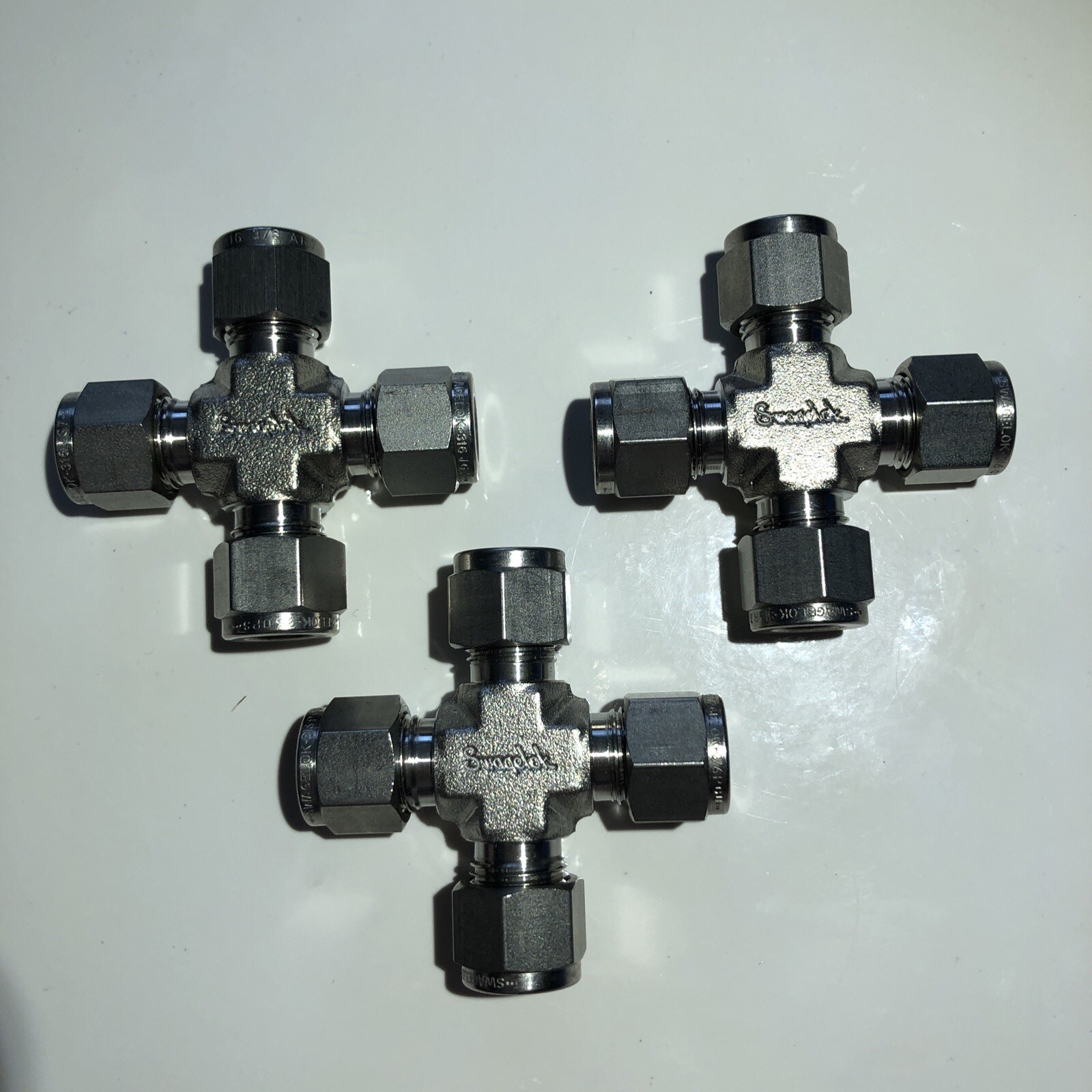 LOT OF (3) NEW SWAGELOK 3/8 TUBE UNION CROSSES SS-600-4
