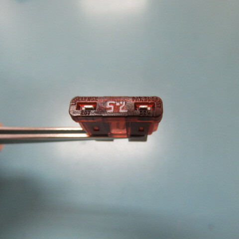 LITTLEFUSE 025707.5PXOCR Qty of 100 per Lot 7.5 A AC 32 V DC Fuse Automotive Re
