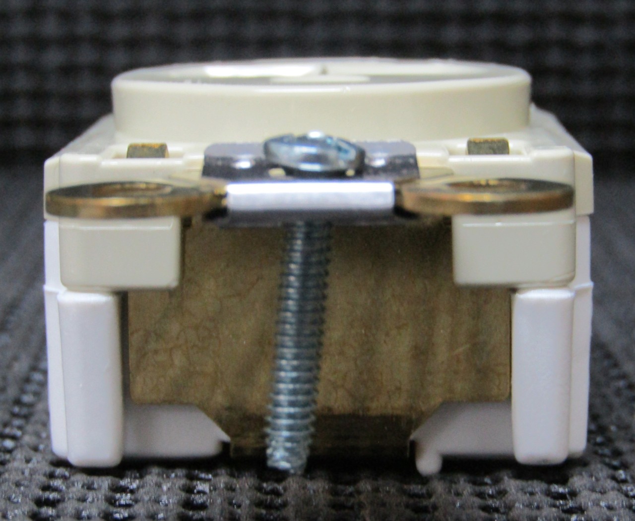 HUBBELL HBL5361I 20A 125V NEMA 5-20R 2P 3W GROUNDING SINGLE RECEPTACLE IVORY
