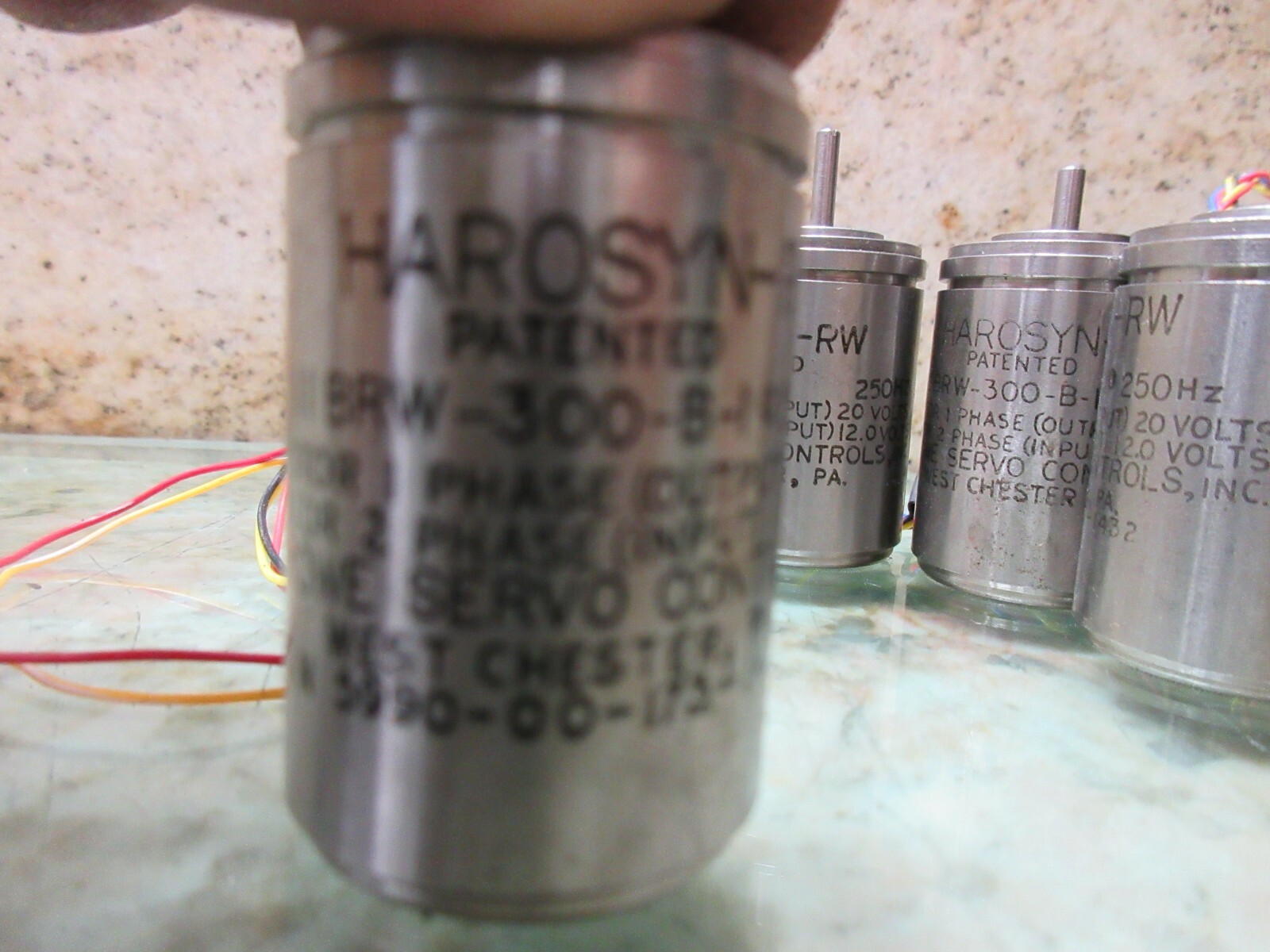HAROSYN SYNCHRO RESOLVER BRUSHLESS MOTOR RW 11BRW-300-B-10 250HZ EACH 1