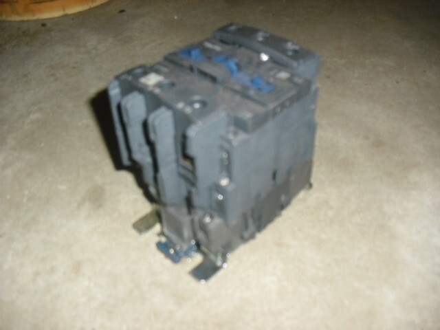 Schneider Electric LC1D80 AC Contactor IEC/EN 60947-4-1 (missing cover)