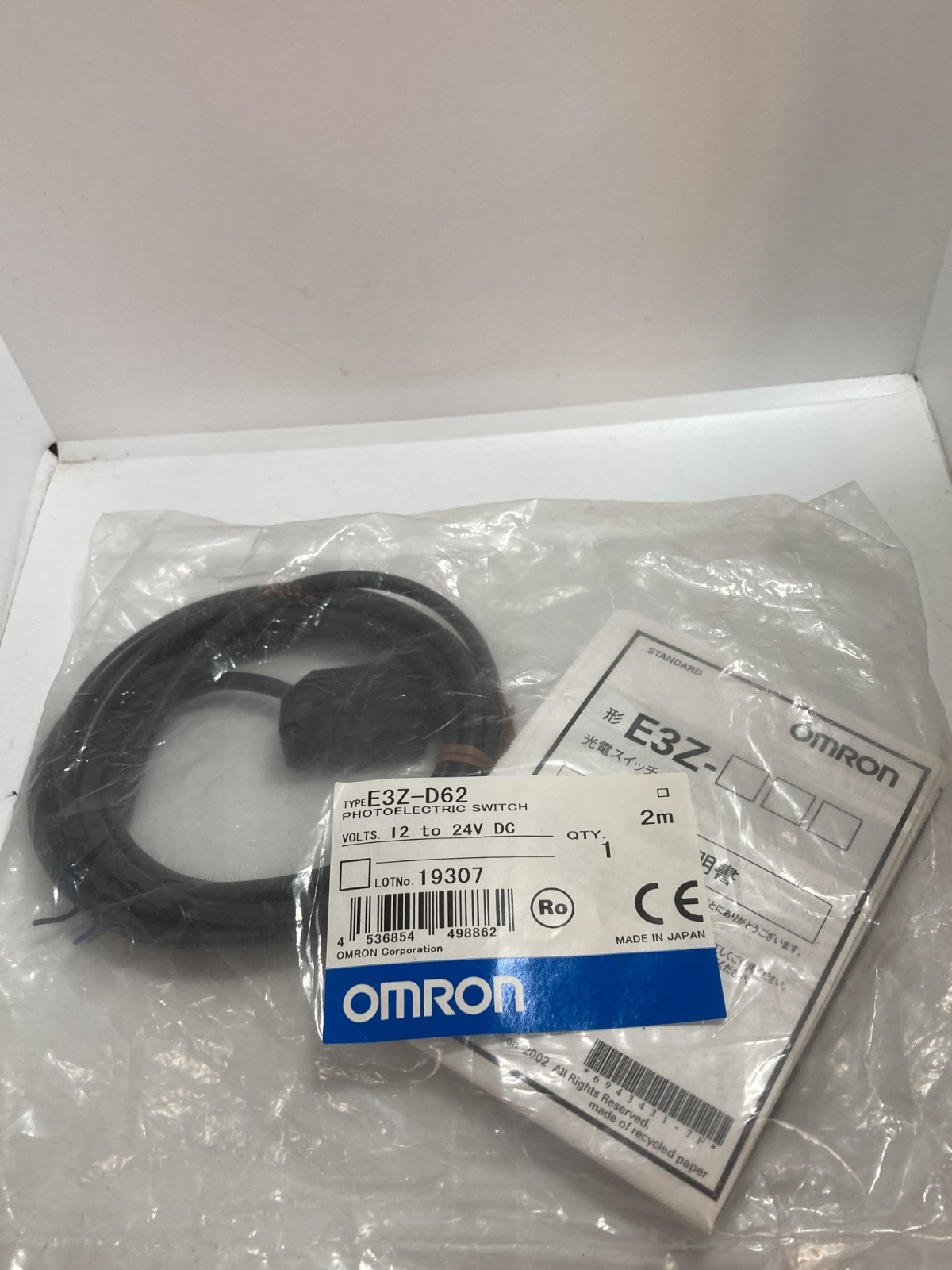 OMRON E3Z-D62 PHOTOELECTRIC SWITCH 12-24VDC SENSING 2M NIB