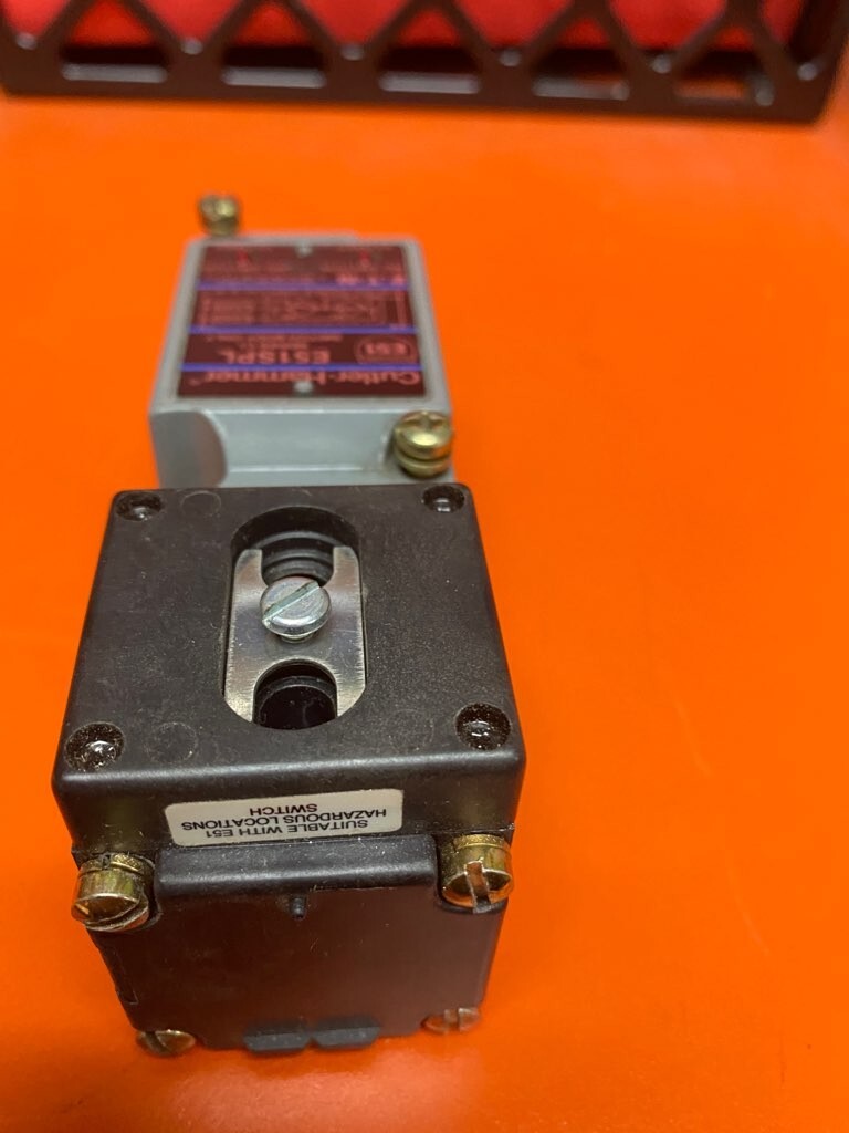 CH Cutler Hammer E51SNL Limit Switch on E51RN Receptacle With E51DF33 Head