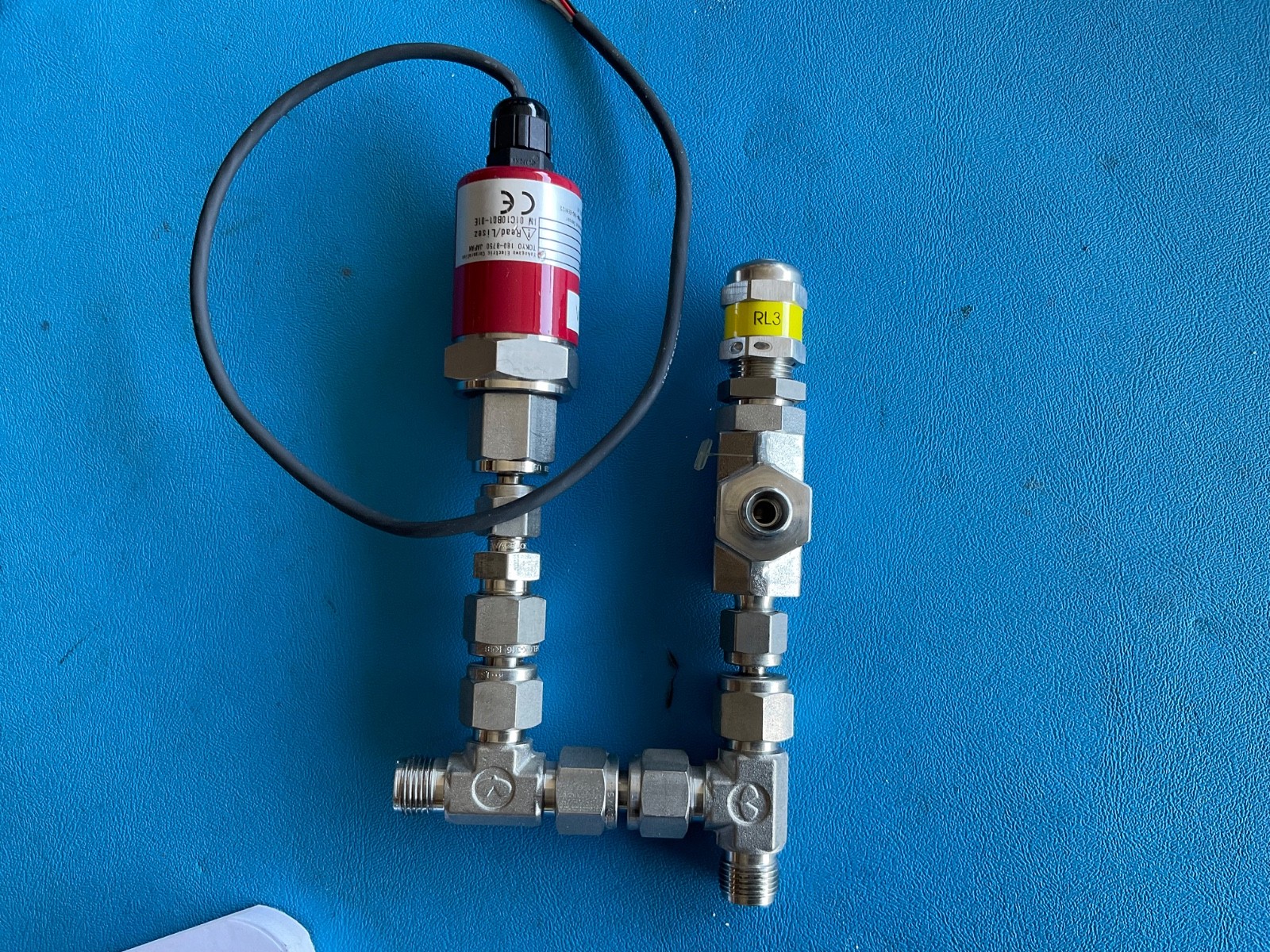 YOKOGAWA FP101-A11-L20A*B 1-5V DC 0 TO 200 kPa abs SWAGELOK RL3 10-225 SS-RL3S4