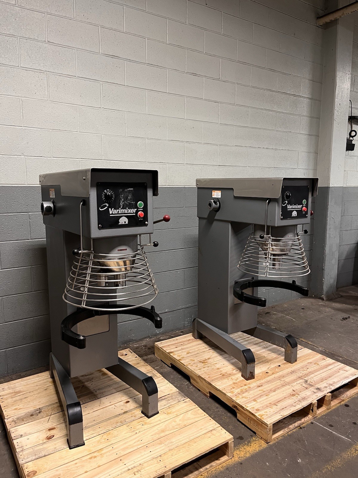 VARIMIXER W60 COMMERCIAL MIXER w/ Guards LOT – 2 UNITS – 30 & 60 QT ACCESSORIES