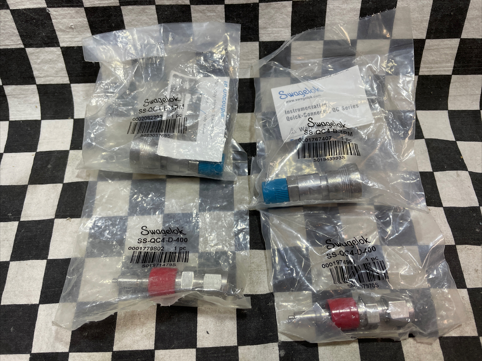 SWAGELOK Quick Connect 1/4″, SS-QC4-B-4PM & SS-QC4-D-400, LOT OF 2 SETS #1327D10