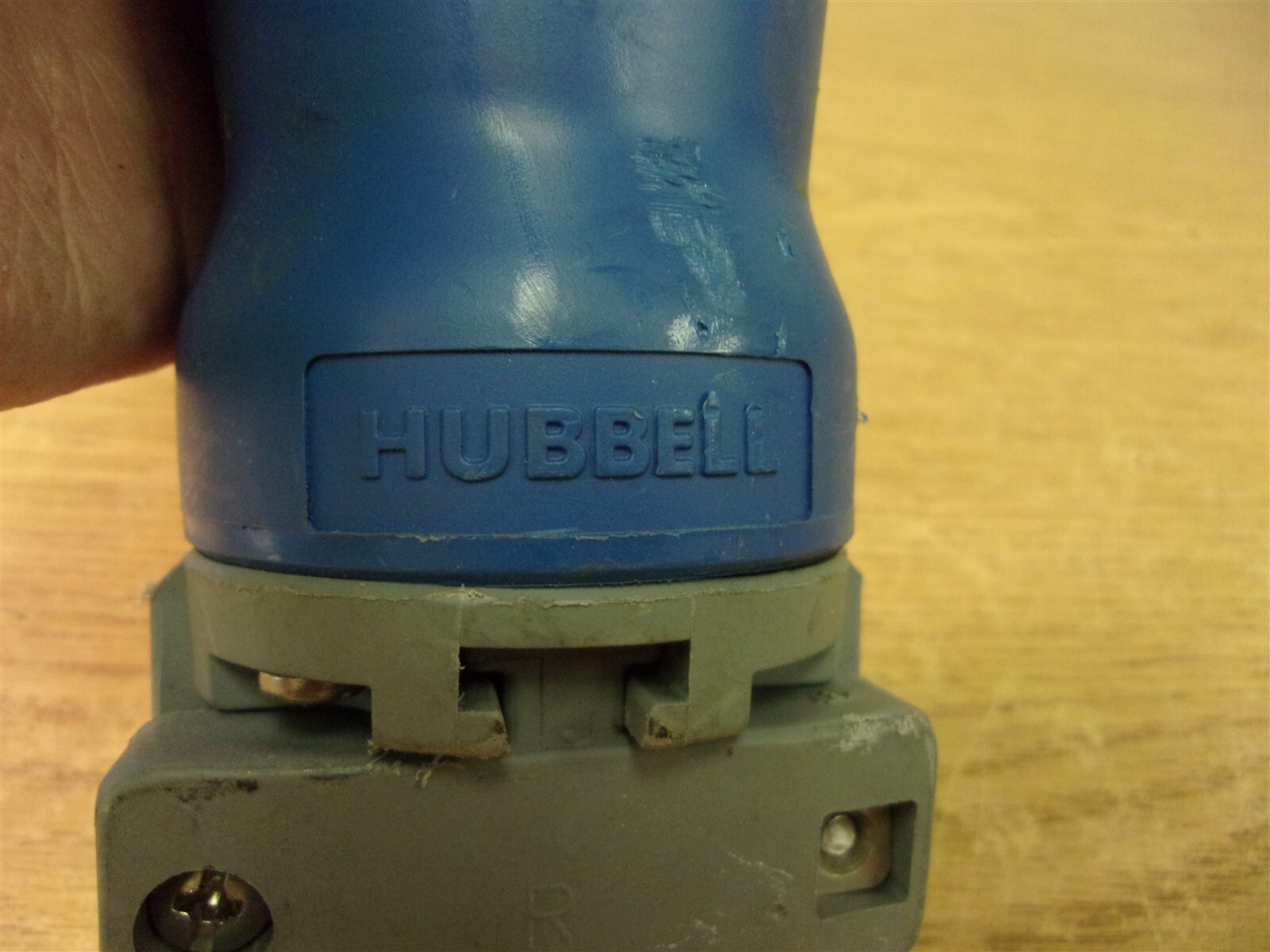 Hubbell 363P6W 63A 220V Pin & Sleeve Water-tight Plug *FREE SHIPPING*
