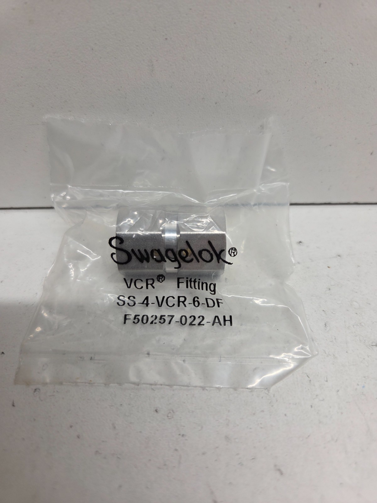 NEW IN BAG! SWAGELOK 1/4″ FEMALE VCR METAL GASKET FACESEAL FITTING SS-4-VCR-6-DF