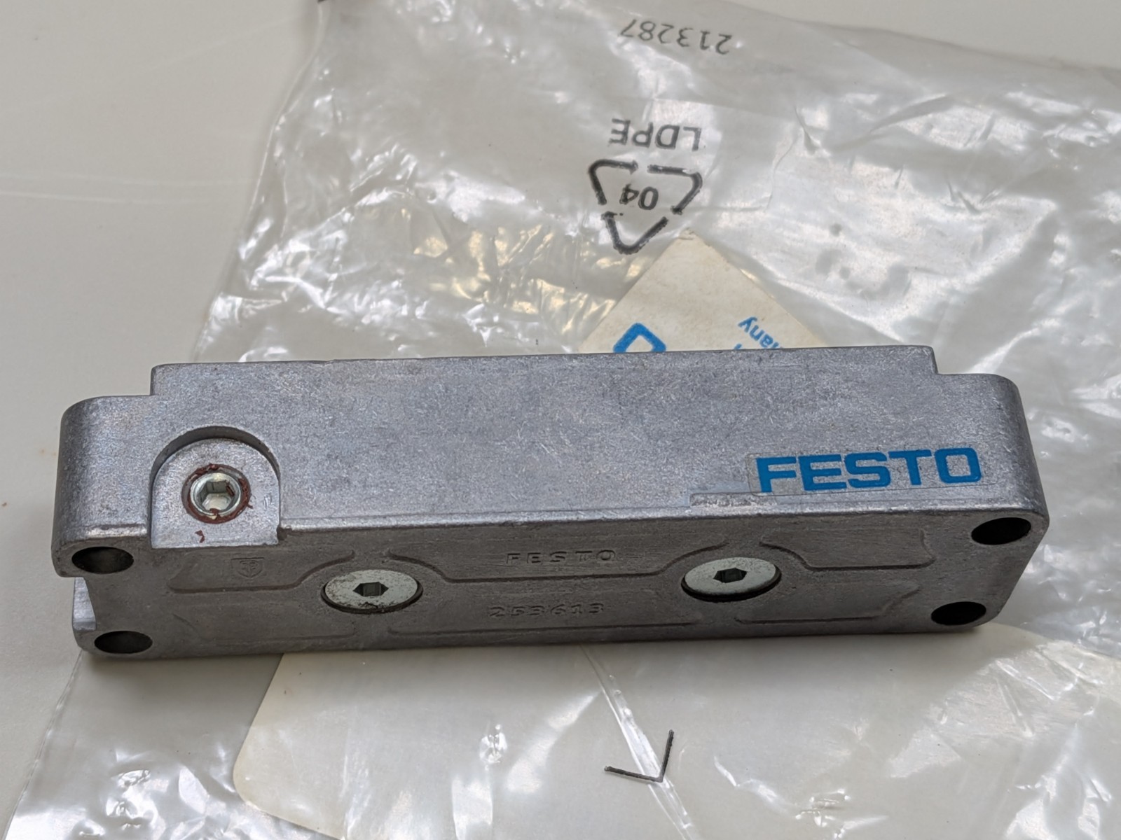 NEW FESTO EV-15/63-4 13290 Cylinder Clamping Module USA SELLER