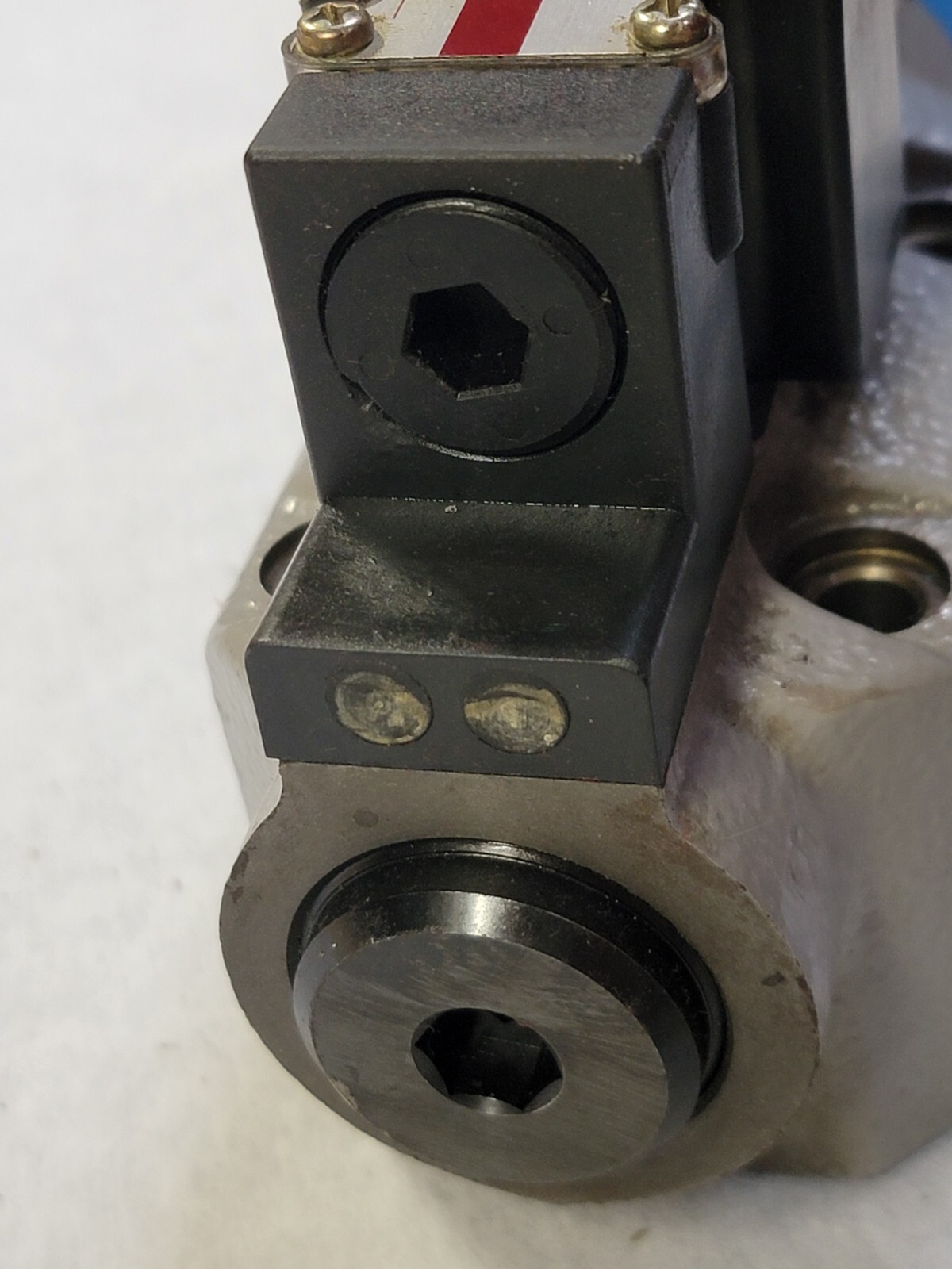 Toyo-oki Kogyo HD3-2S-KcP-03A-LYD 2 Hydraulic Valve NOS FREE SHIP LOC SHF J