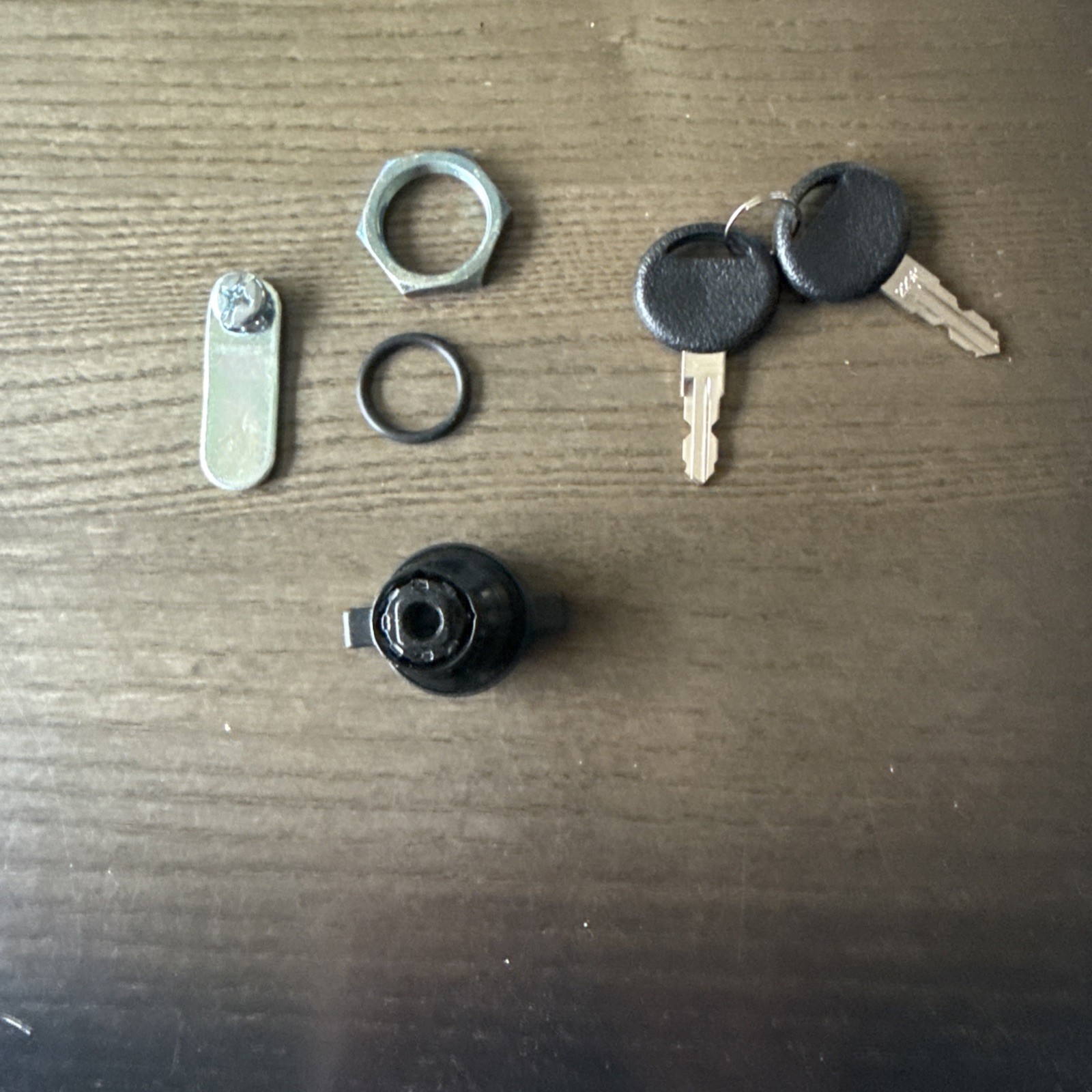 UNDERCOVER SWING CASE LOCK ASSEMBLY KIT, NEW LOCK, RETAINER NUT, O-RING, 2 KEYS