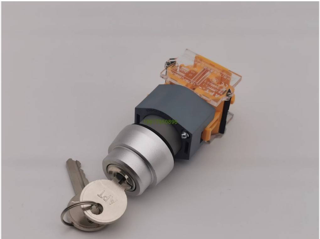 1 PCS Siemens APT LA39-B2-10Y/a 2-position key selection switch 1 NO