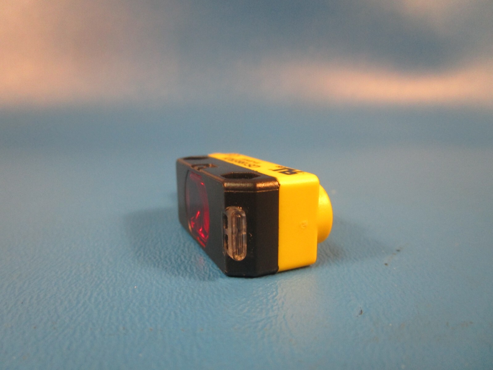 Banner QS186EBQ8, 66448 Emitter (Flush Front), Range: 3 m; Input:10-30 V dc