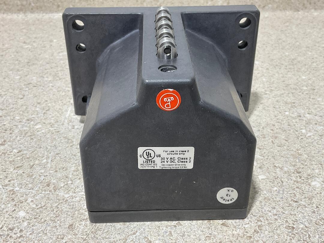 Euchner RGBF05R12-514-M NEW