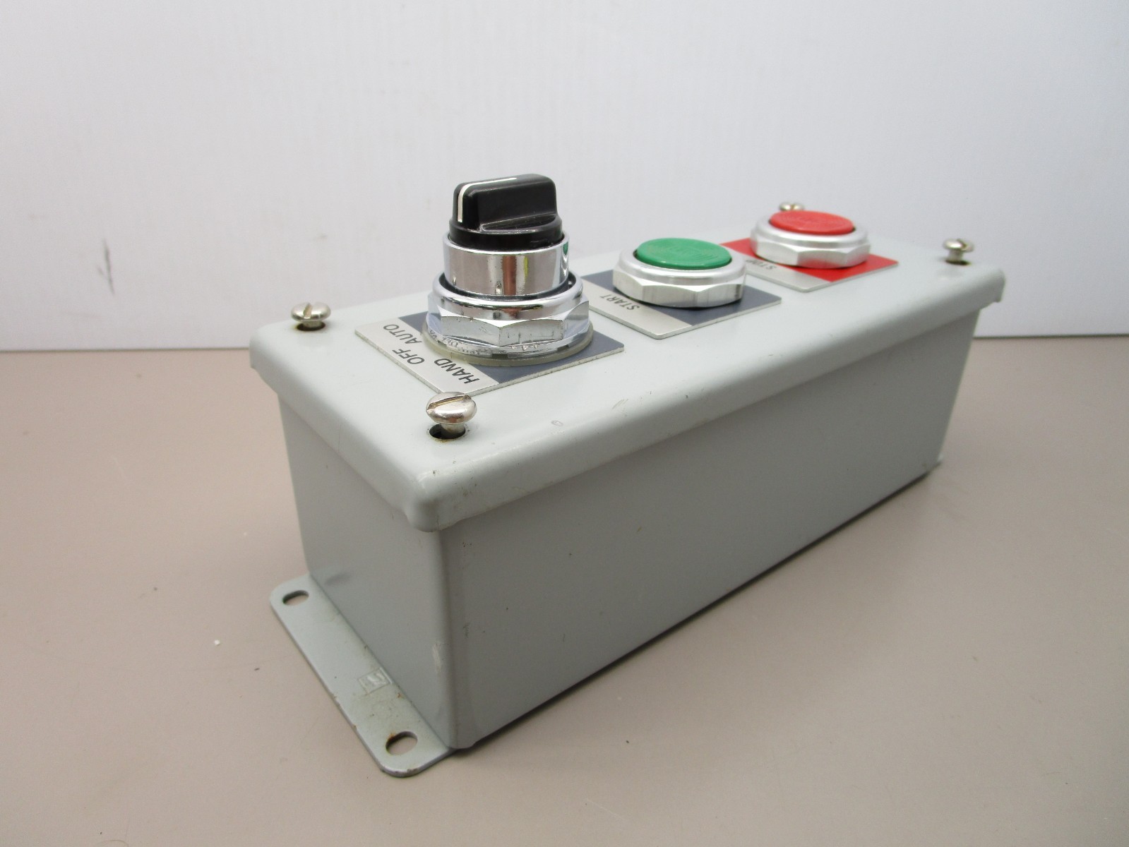 Hoffman E-3PB Push Button Enclosure with Switches ON-OFF-ON / Start / Stop