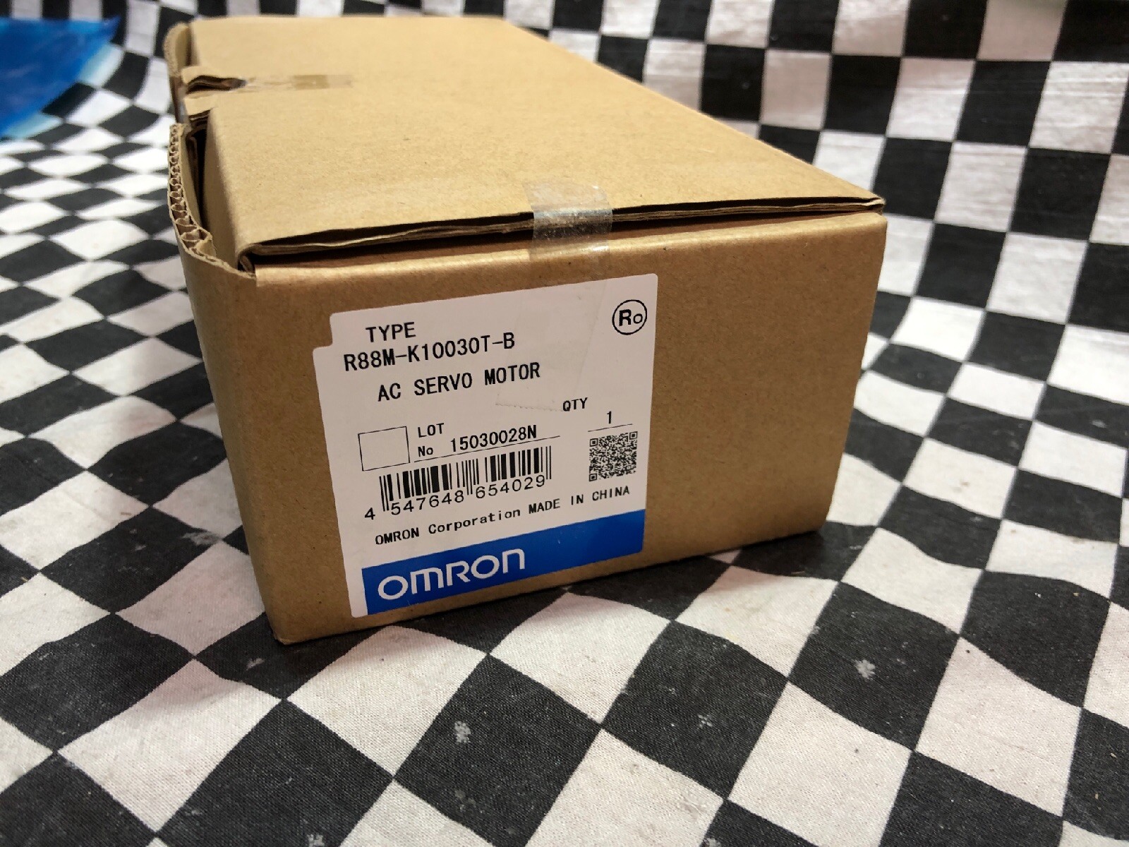 OMRON Servo Motors 3000rpm ABS BRK Mtr 100W 240V, R88M-K10030T-B, R88MK10030TB