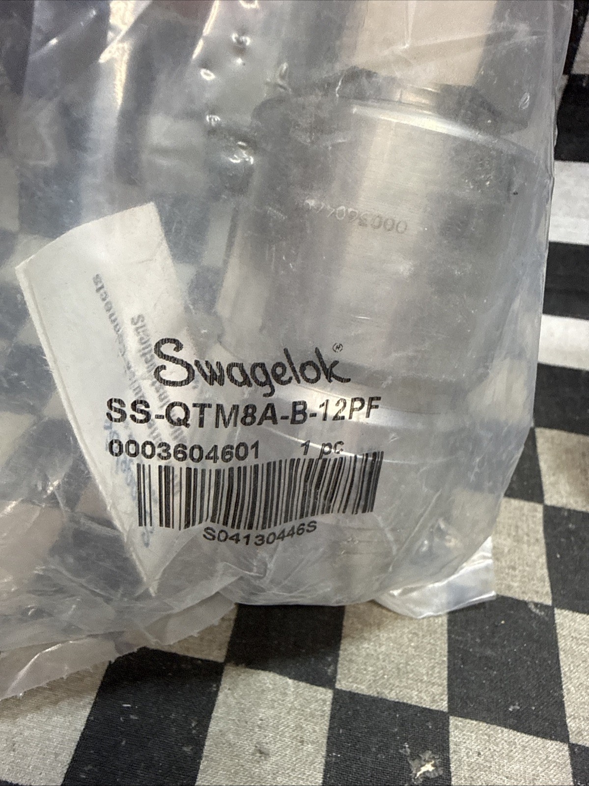 ONE SET OF SWAGELOK SS-QTM8A-B-12PF & SS-QTM8-D-12PF, SHIPSAMEDAY #1178P9