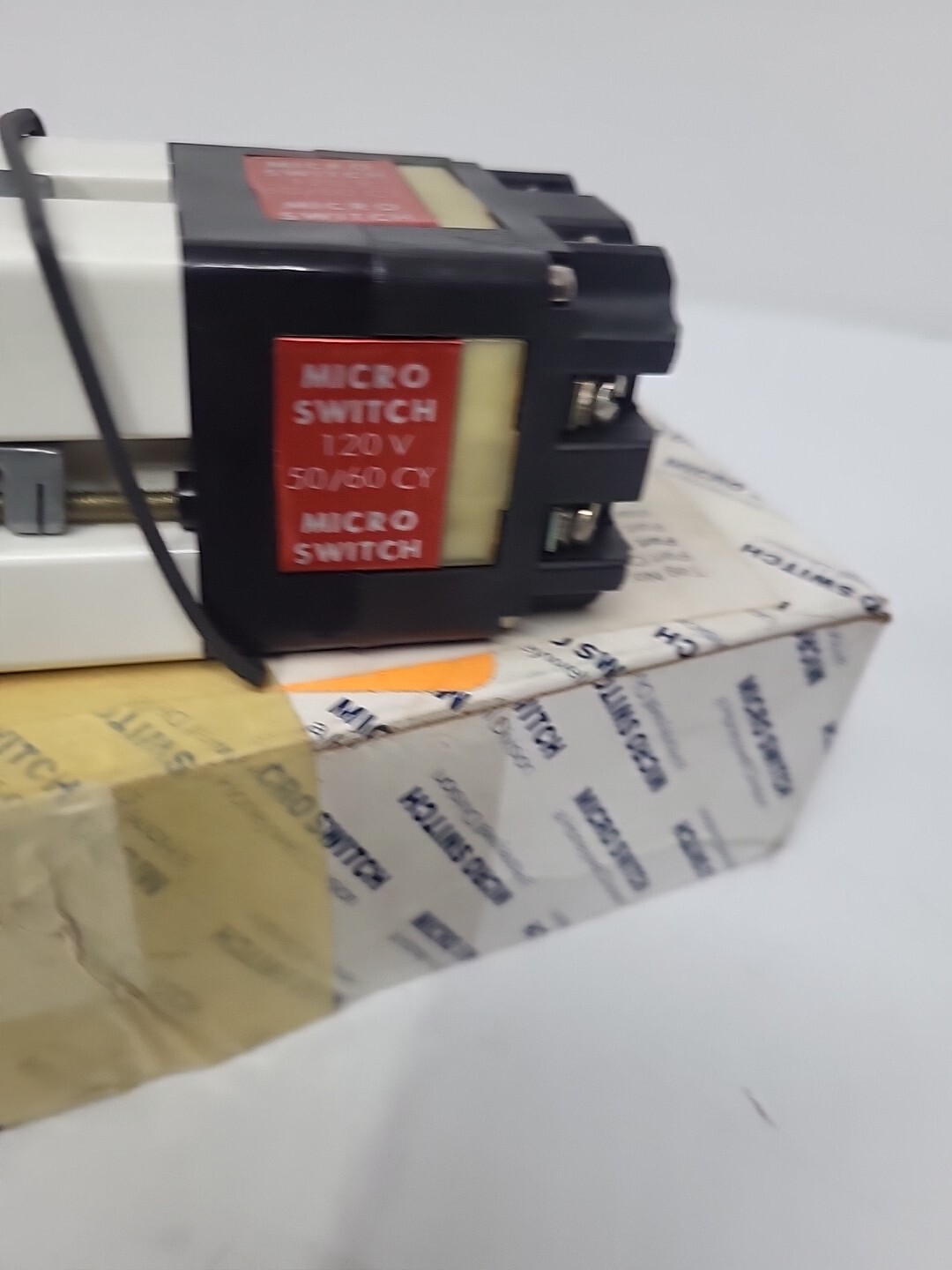 NEW HONEYWELL MICRO SWITCH 120 VAC OPERATING INDICATOR 913AEA511