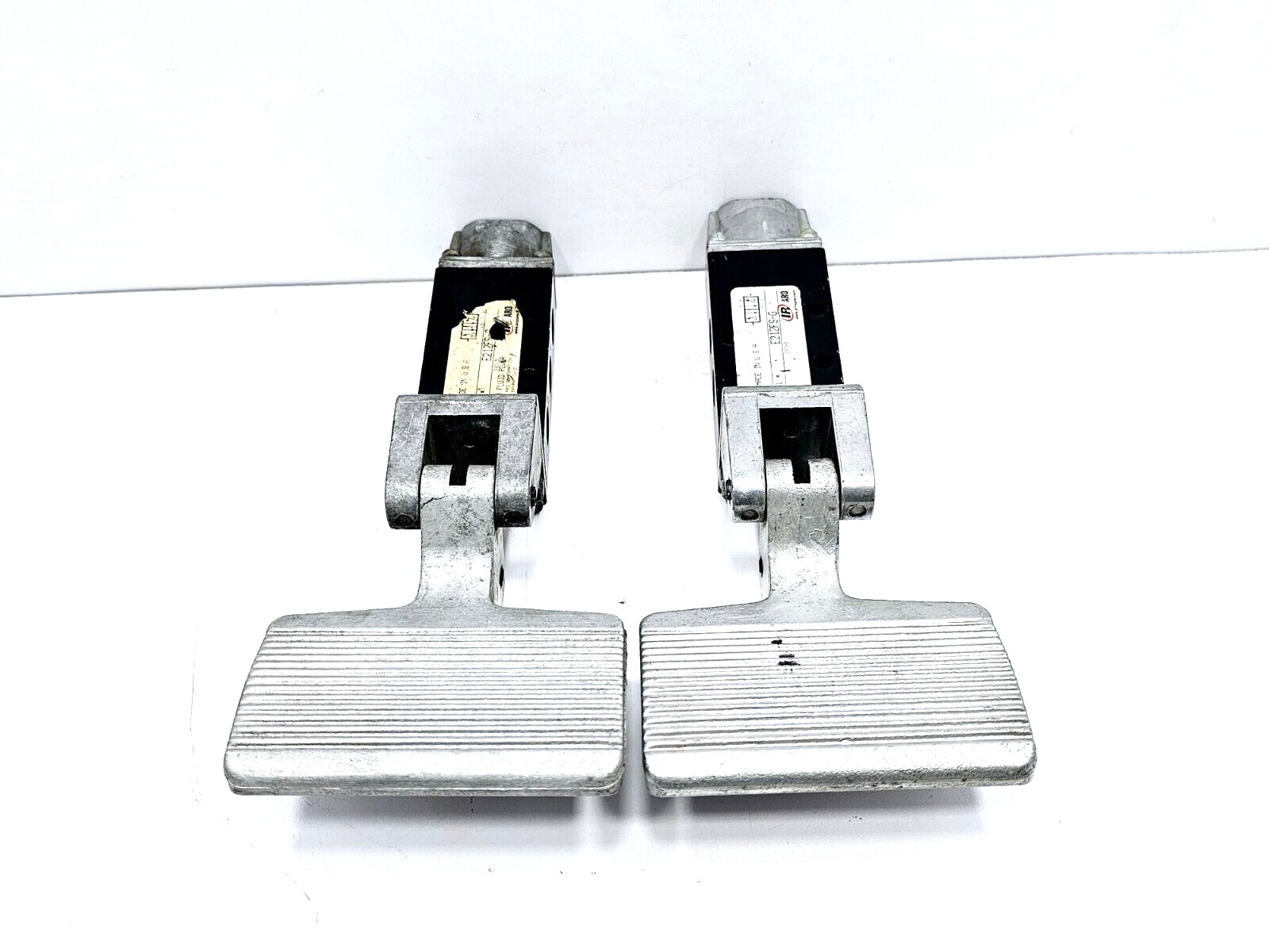 E212FS-G MANUAL AIR CONTROL ARO INGERSOLL RAND LOT OF 2