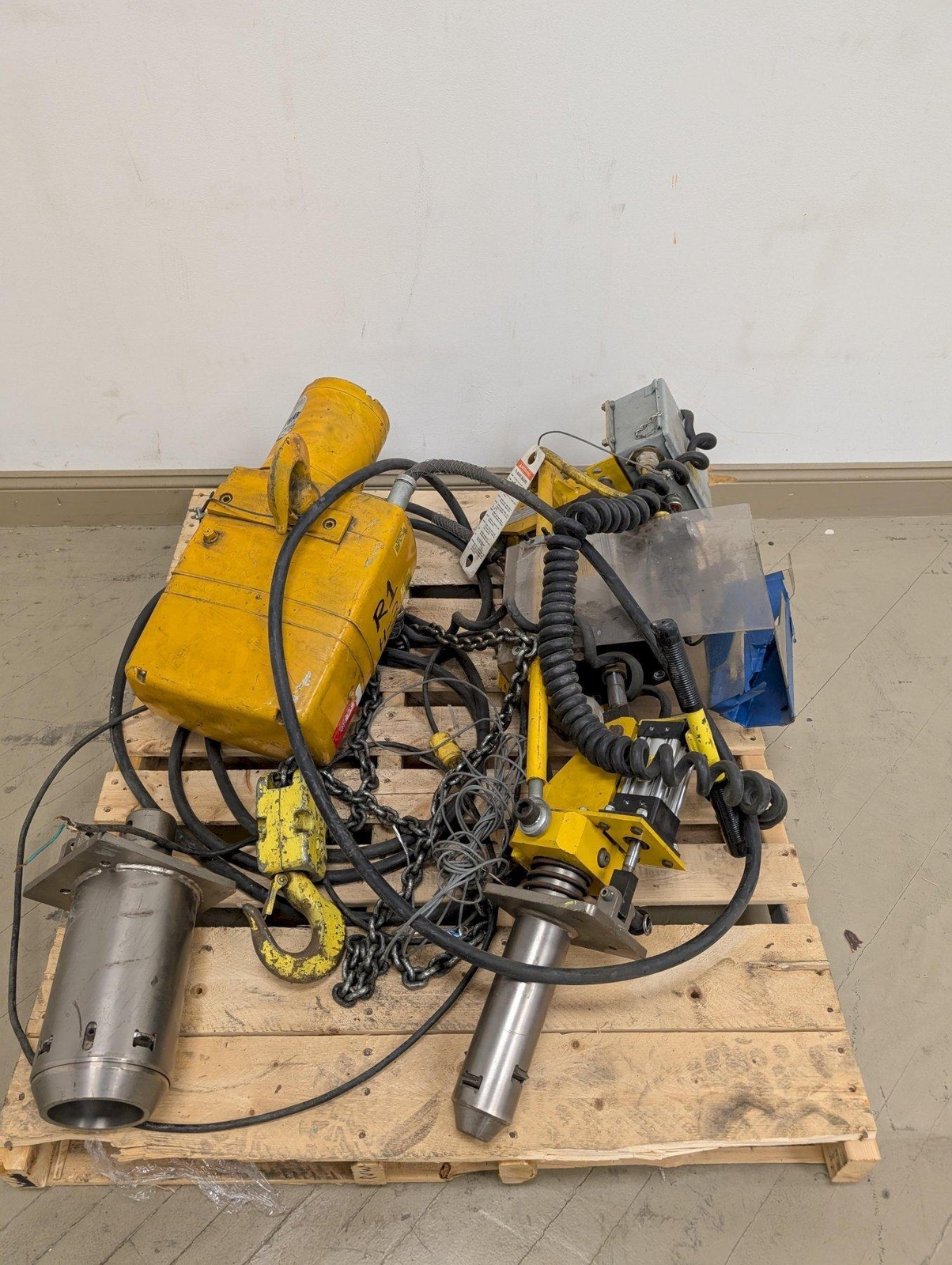 Yale 2-Ton Hoist & Tilt Lock Crane KEL2-107H71/252 | 4000 lb Cap | 460V 3PH | LS