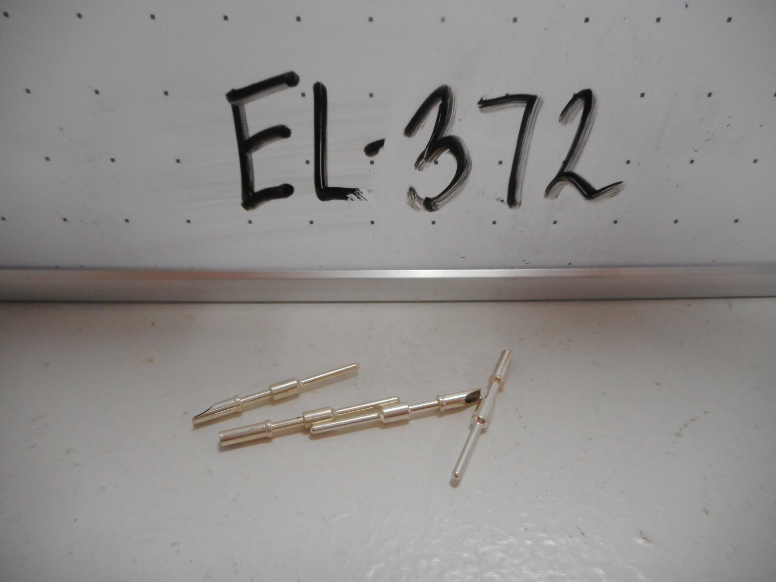 NOS AMPHENOL 10-040599-000 CIRCULAR MIL SPEC CONTACTS PIN 16L GA SOLDER