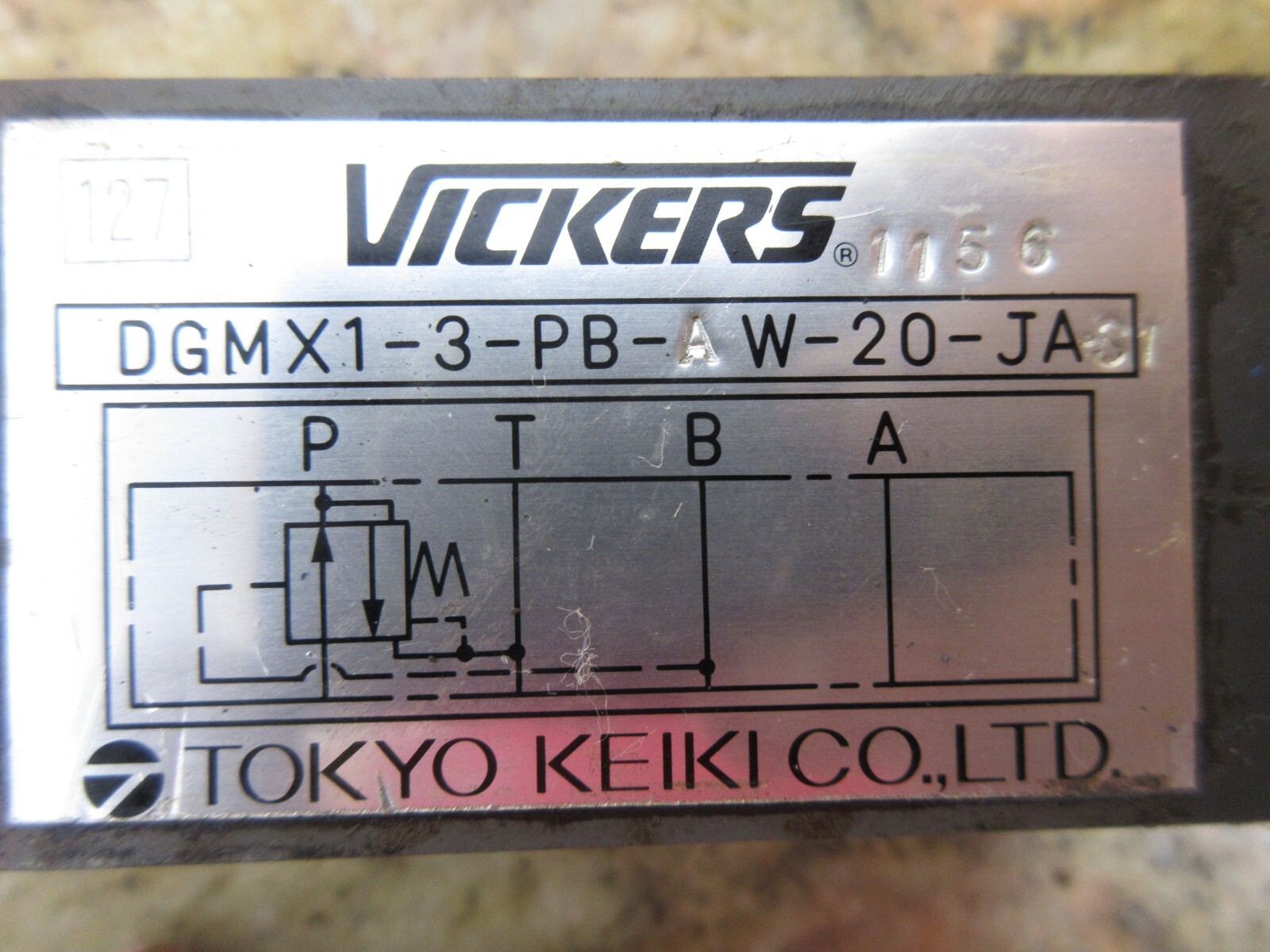 VICKERS VALVE DGMX1-3-PB-AW-20-JA-S1 DGMX1-3-PB-AW-20-JA-S1 SNK-SUT70 CNC LATHE