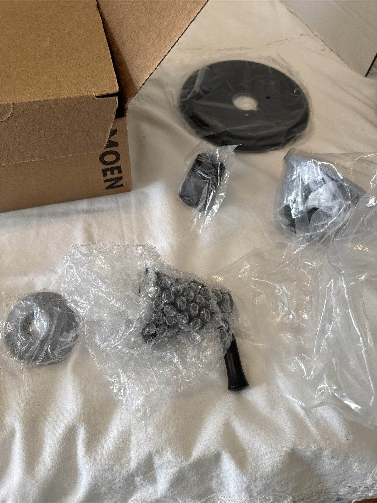 Moen T2183BL Dartmoor One Handle Bathtub & Shower Faucet, Matte Black