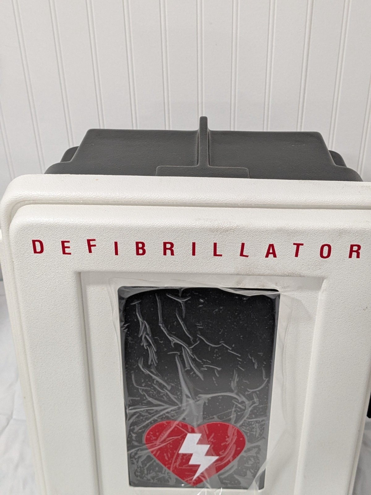 Allegro Plastic Defibrillator Wall Case 14″ Wide x 18″ High x 9-1/2″ Deep 4400-D