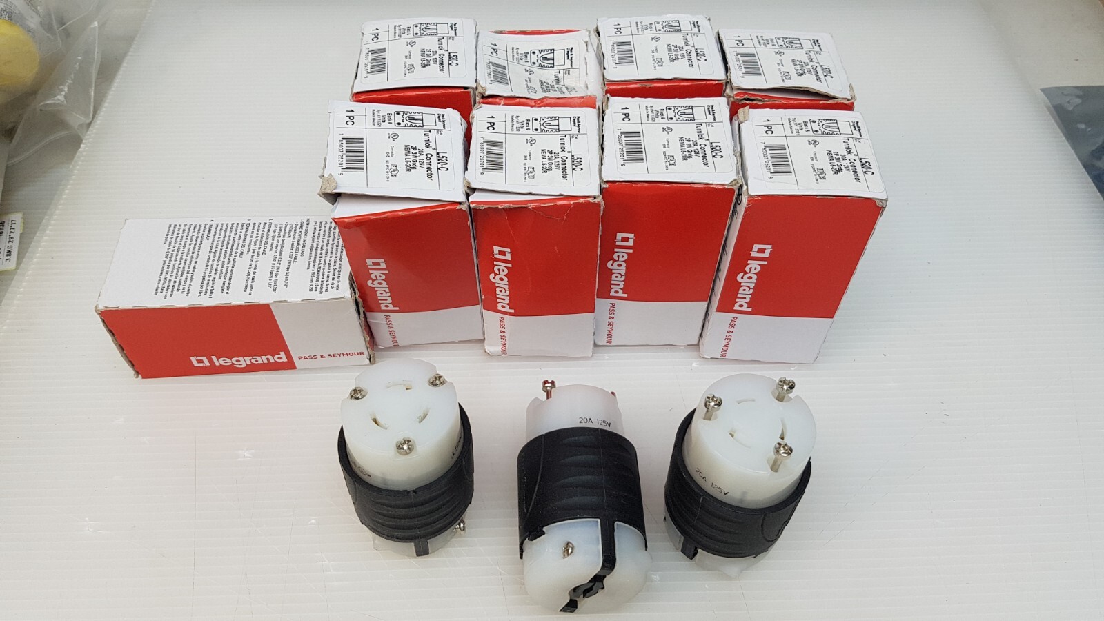 12PCS PASS&SEYMOUR LEGRAND L520-C TURNLOK CONNECTOR