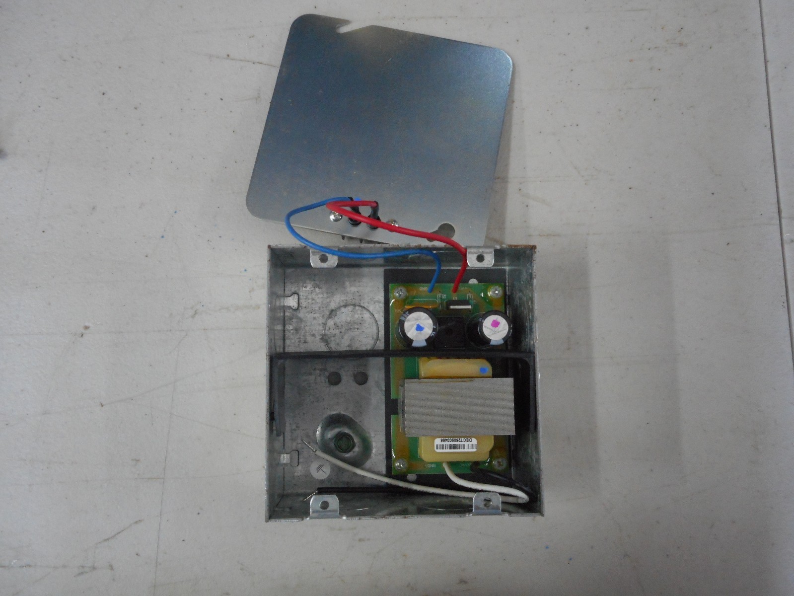 ZURN P6000HW6 HARDWIRED POWER CONVERTER FOR FLUSH VALVE AND FAUCETS 7.6VDC