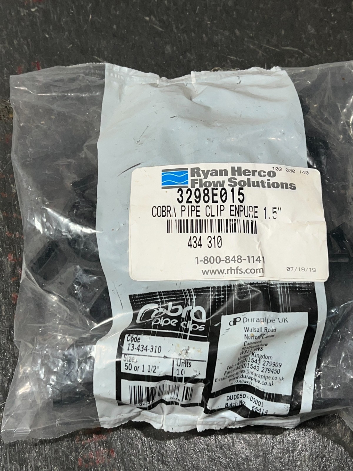 cobra 13-434-310 1-1/2″ pipe clips nos poor packaging bag of 10