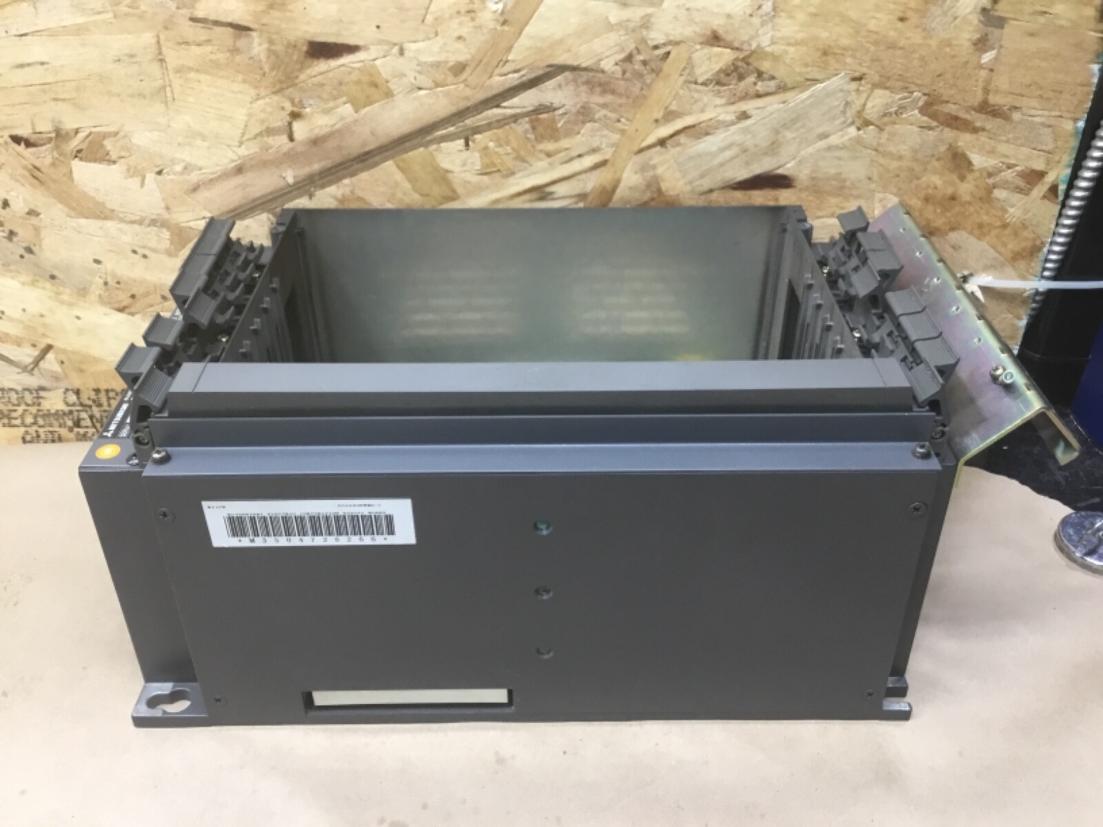MITSUBISHI FCA320HWM2-1 NUMERICAL CONTROL SYSTEM RACK MC021D #04D28PR5*IM