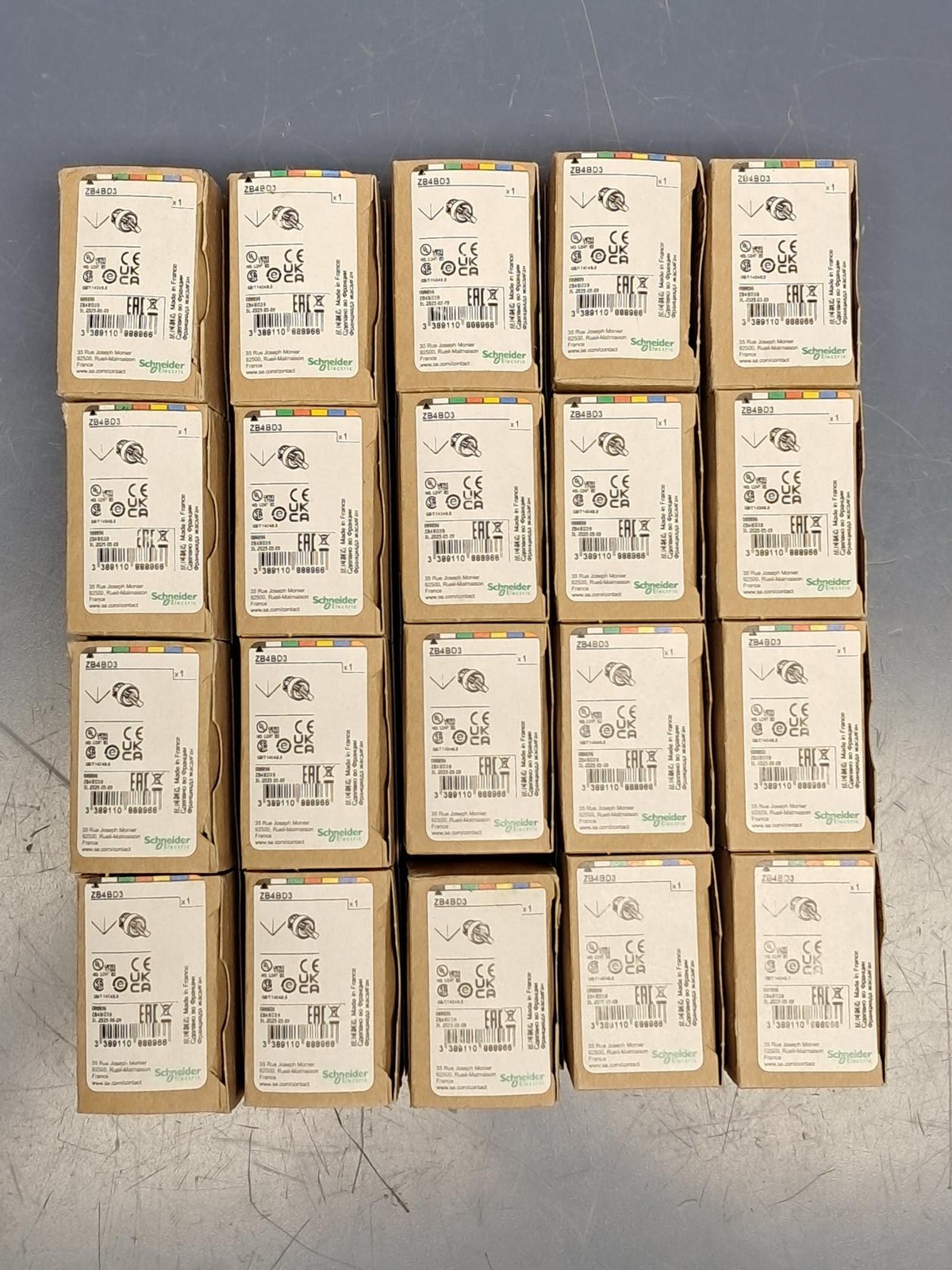 Lot of 20 Schneider Electric – ZB4BD3 – 22mm Push Button – 3 Position – Black