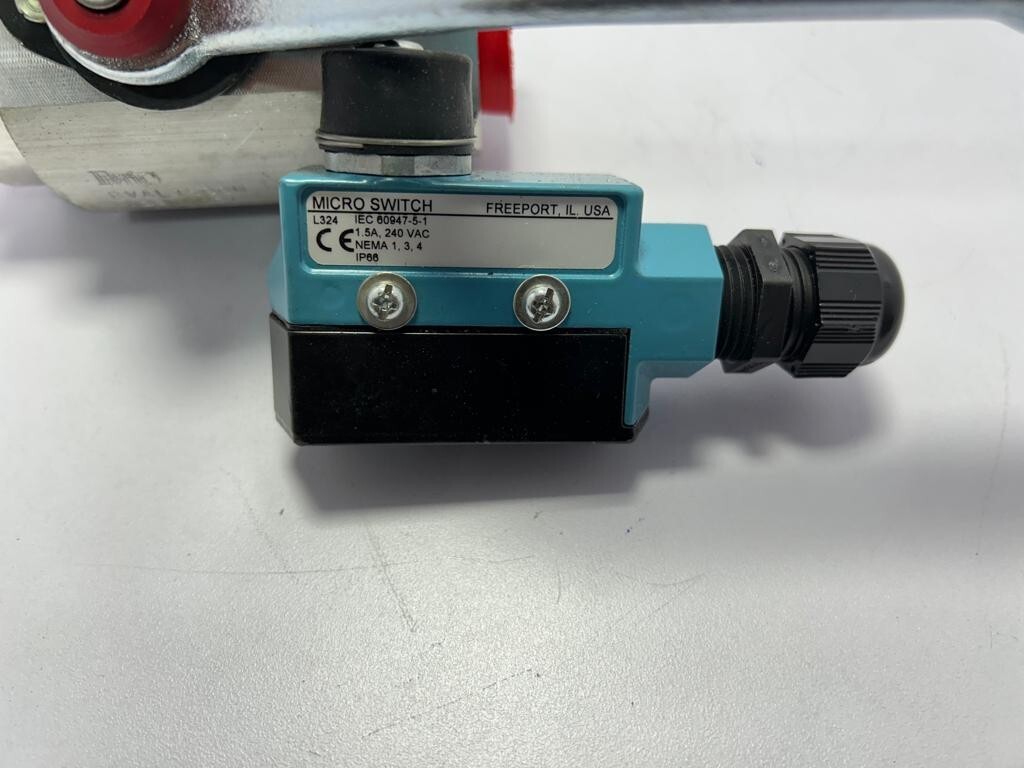 Honeywell Limit Switch BZE6-2RN With P16116 Pneumatic Valve