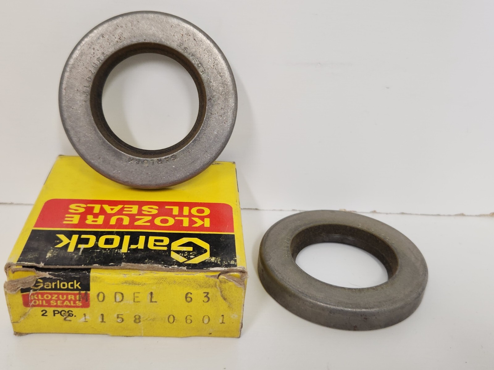 NEW OLD STOCK! GARLOCK KLOZURE OIL SEAL MODEL 63 21158-0601