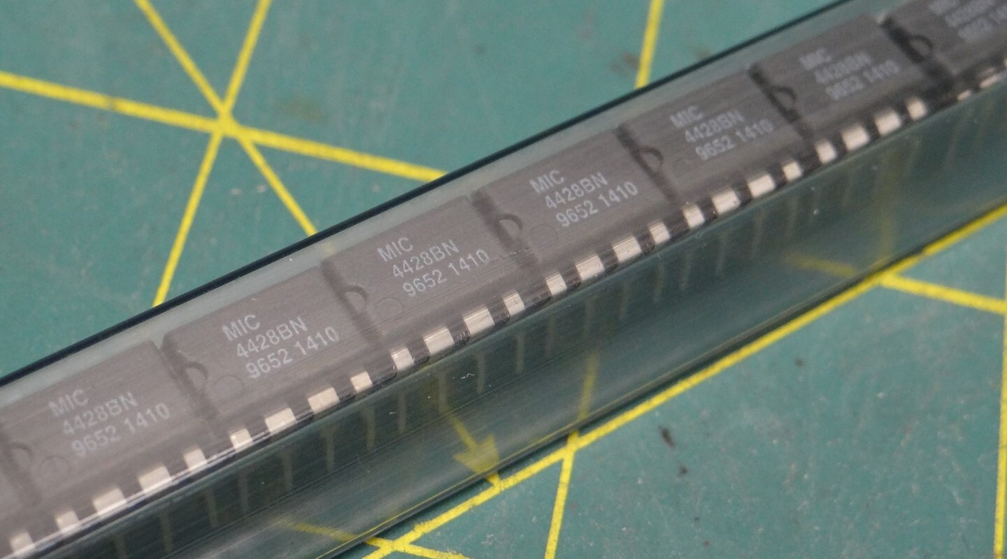 QTY: 50 Microchip Technology Dual Driver IC P/N MIC4428BN