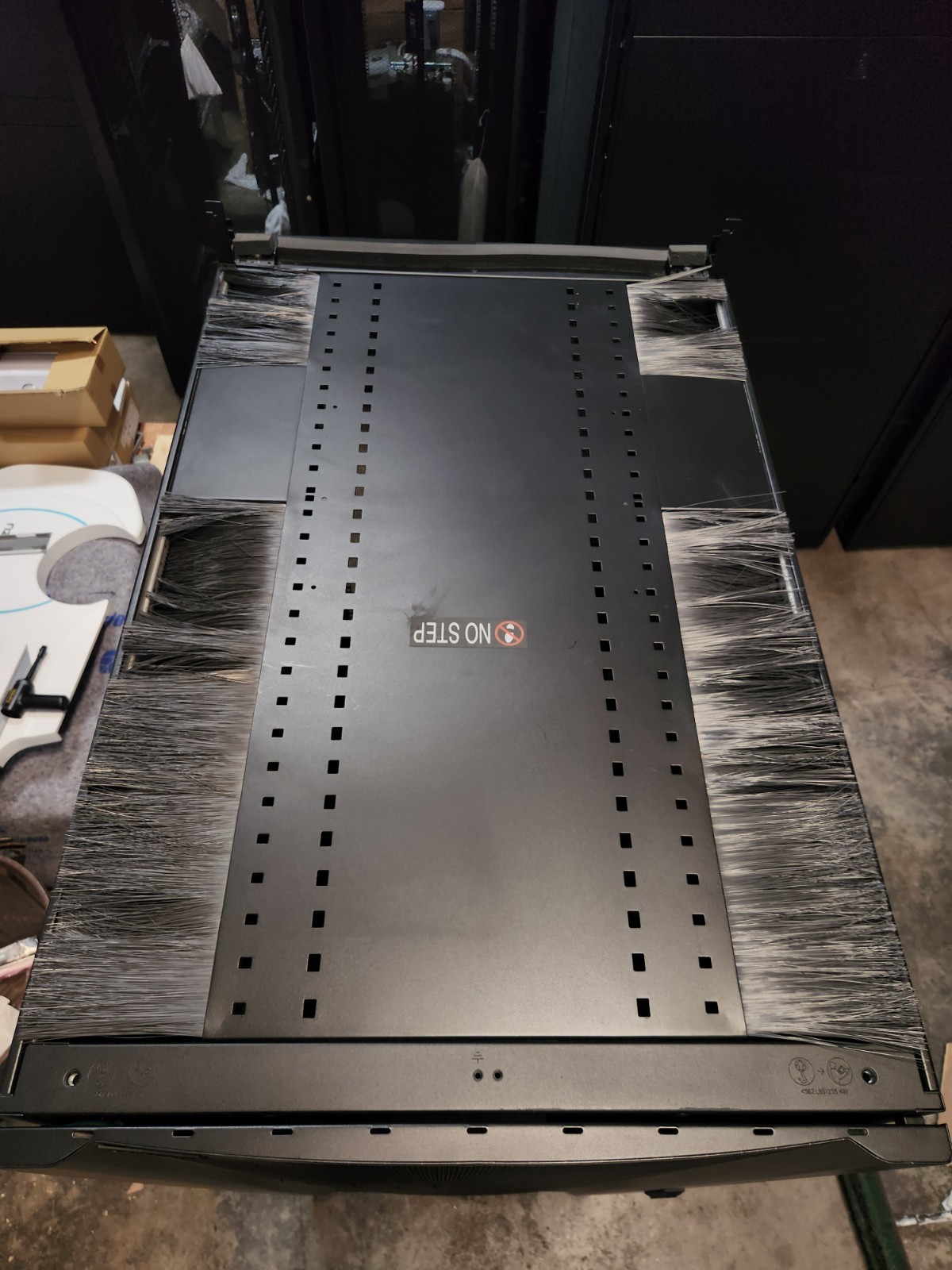 APC Schneider AR3340 NetShelter SX 42U 750mm x 1200mm Server Rack Enclosure