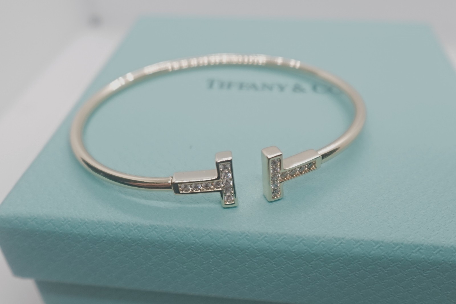 New.Tiiffany&Co.T Wire Bangle Bracelet 18k rose Gold Diamond Size small