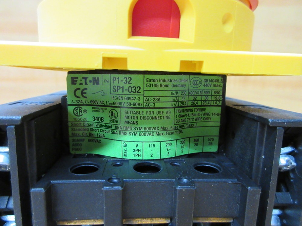 Eaton P1-32/SP1-032 Disconnect Switch P1-32 W/(2) HI11-P1/P3/E