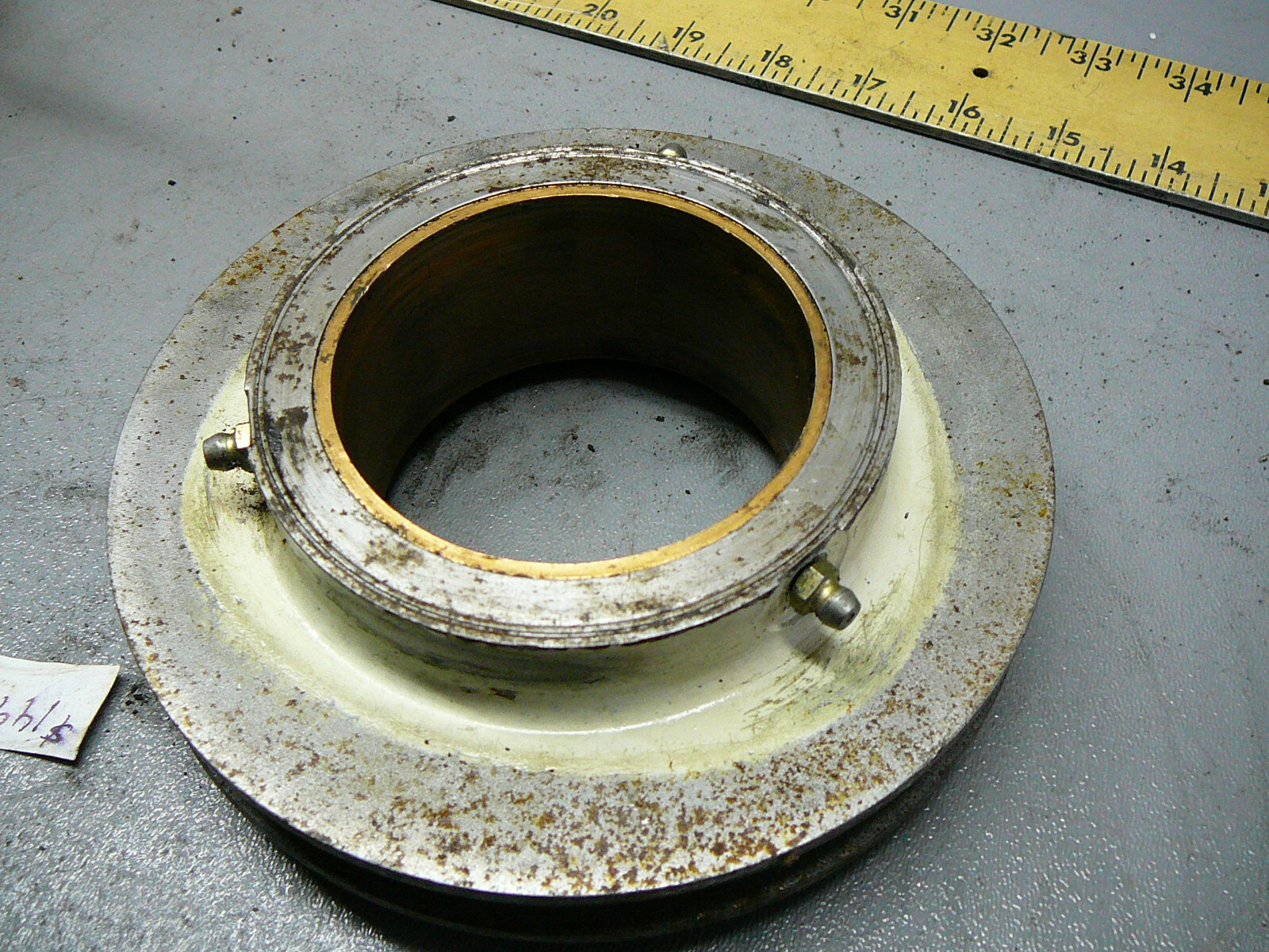 GREASEABLE PULLEY 5-1/4″ OD 3-3/4″ ID