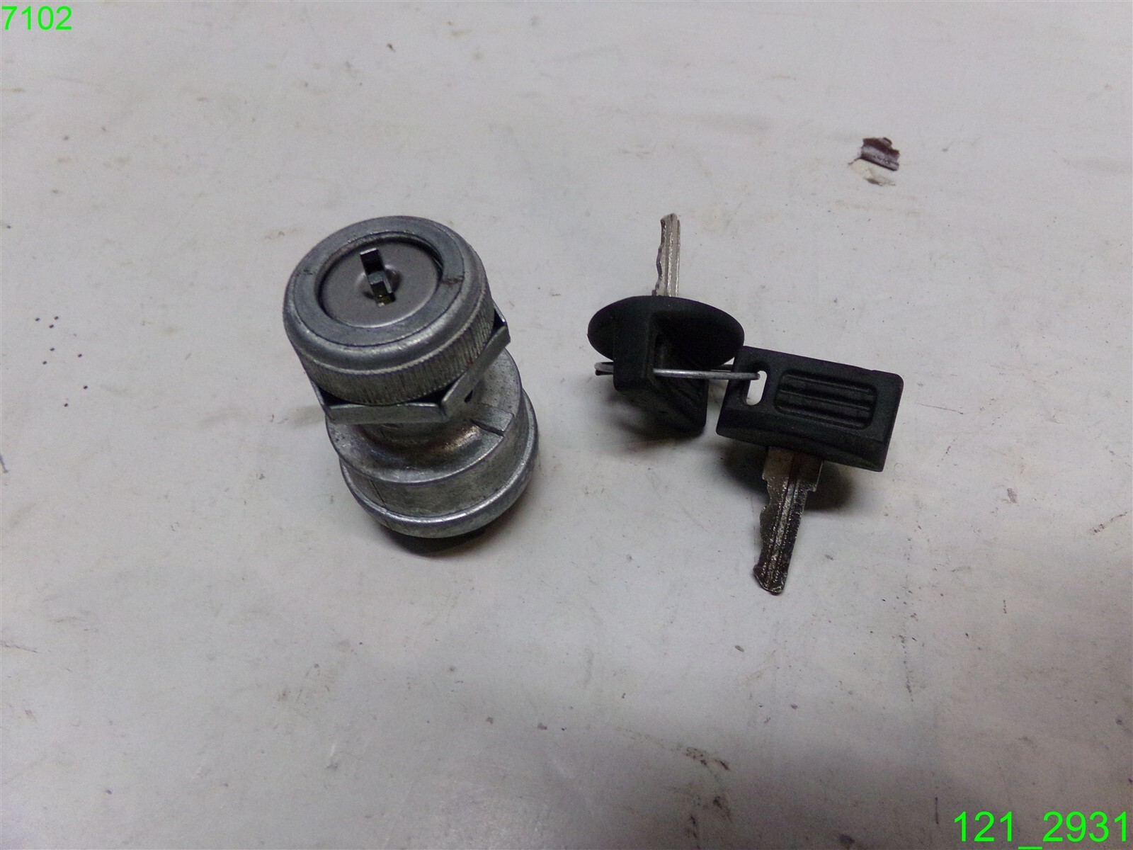 IGNITION SWITCH WITH 2 KEYS – NEW