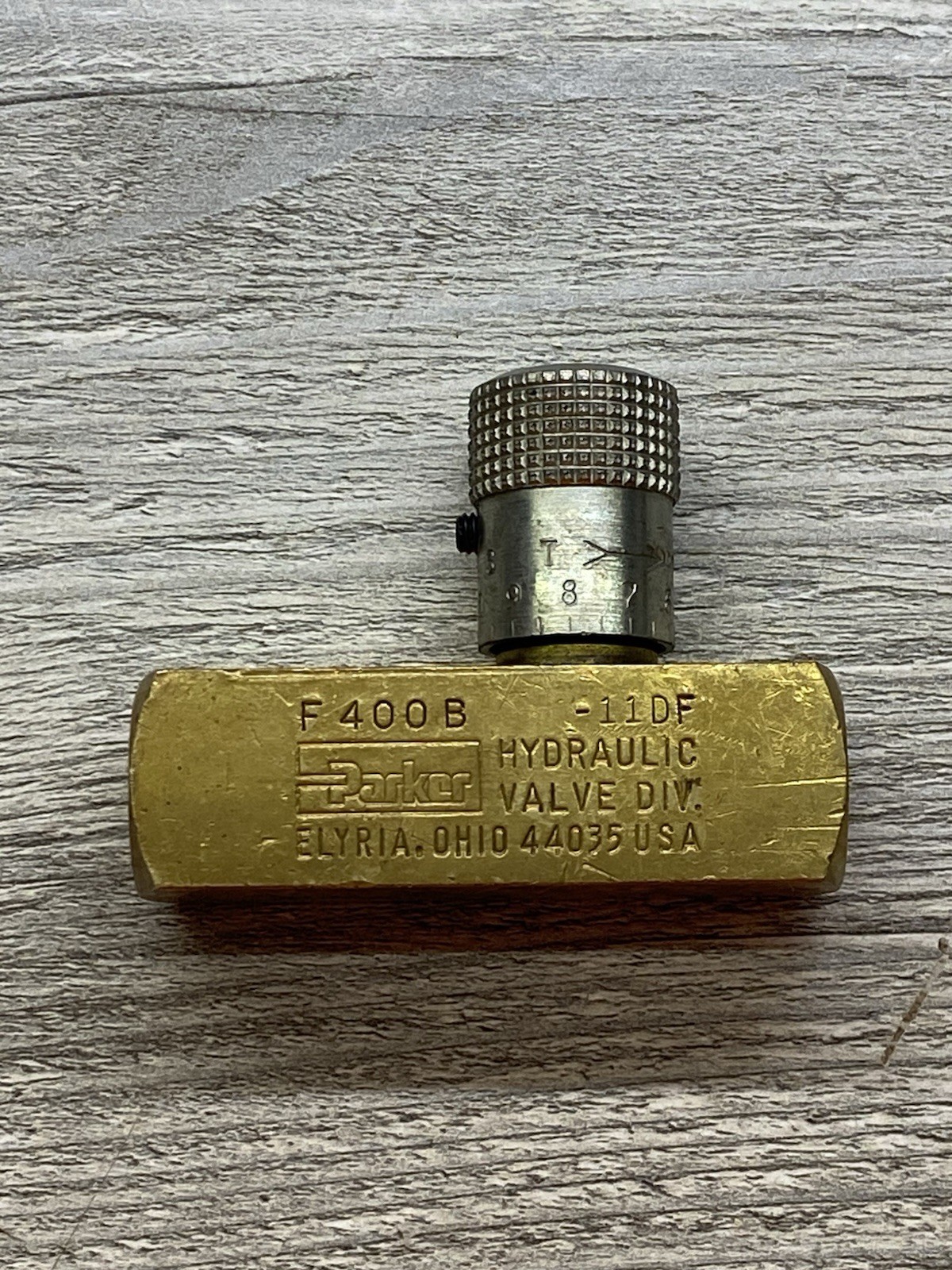 PARKER F400B 1/4″ NPT 2000 PSI FLOW CONTROL VALVE – NEW Open Box
