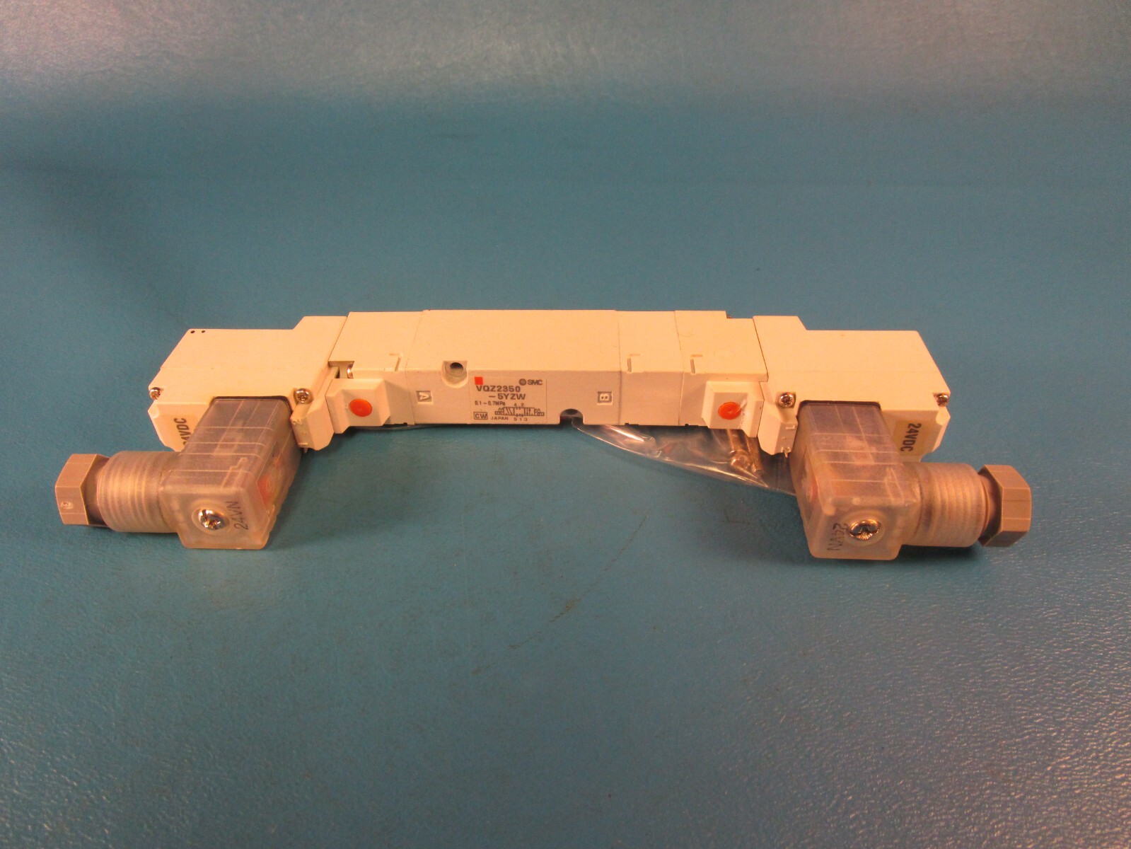 SMC VQZ2350-5YZW Double Solenoid Valve, base mount, VQZ200 Series, 3-PORT