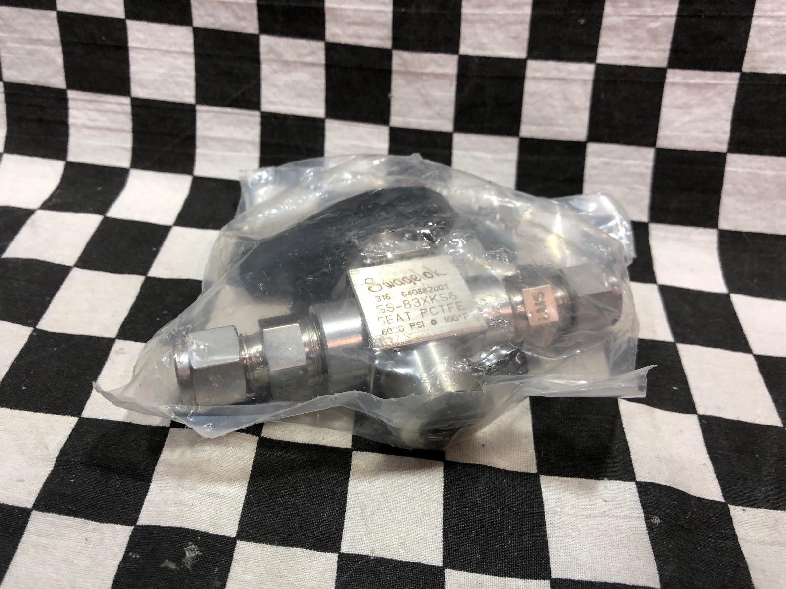 SWAGELOK SS-83XKS6, High Pressure 3-Way Ball Valve 3/8″ TUBE X 1/4″ FNPT #ZA2