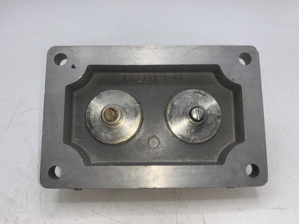 Killark Explosion Proof Start/Stop Double Pushbutton Cover XCS-0B4, 600V