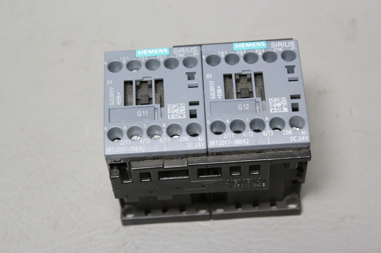 UNUSED SIEMENS REVERSING CONTACTOR 3RA2317-8XB30-1BB4