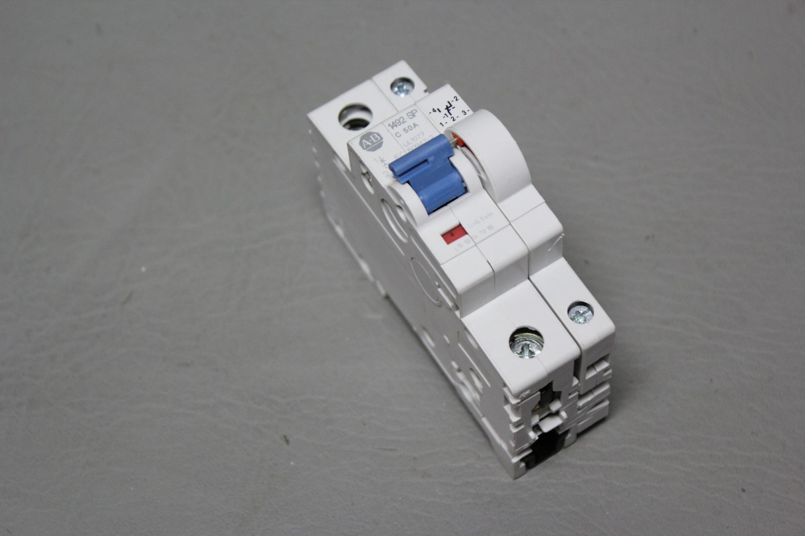 ALLEN BRADLEY 50A CIRCUIT BREAKER W/AUXILIARY CONTACT 1492-SPM1C500 D 189-AR3 D