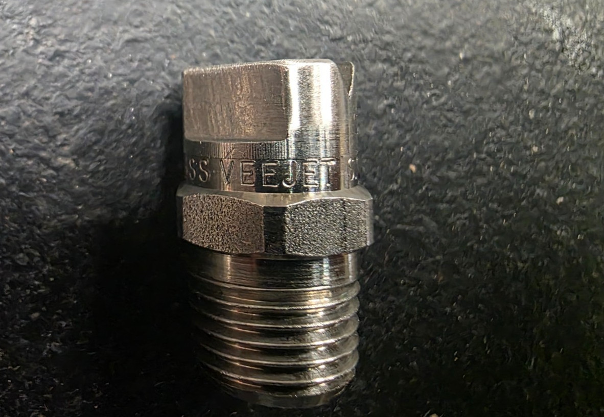 (Lot of 10) VeeJet 316 SS Flat Spray Nozzles 1/4″ BSPT H1/4U, 1/4